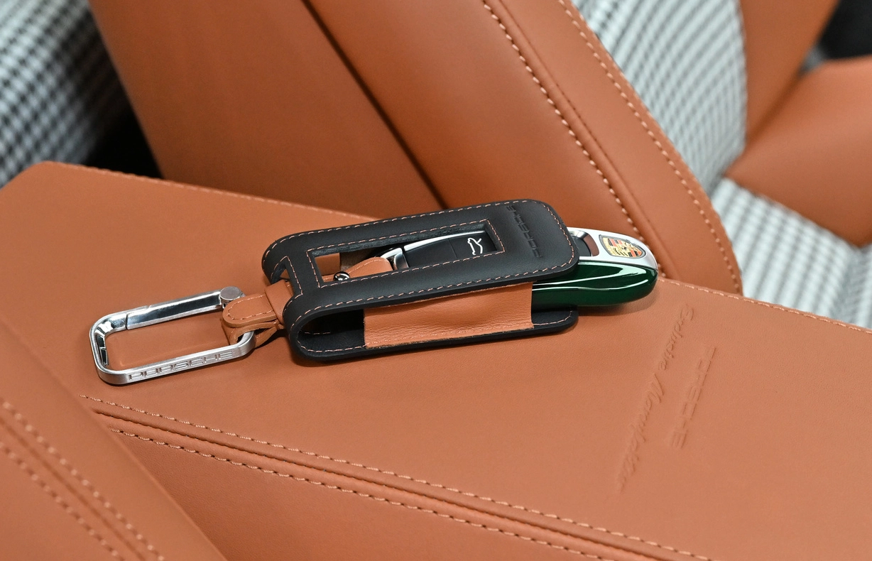 Customizable Leather Key Case (G2) : Suncoast Porsche Parts